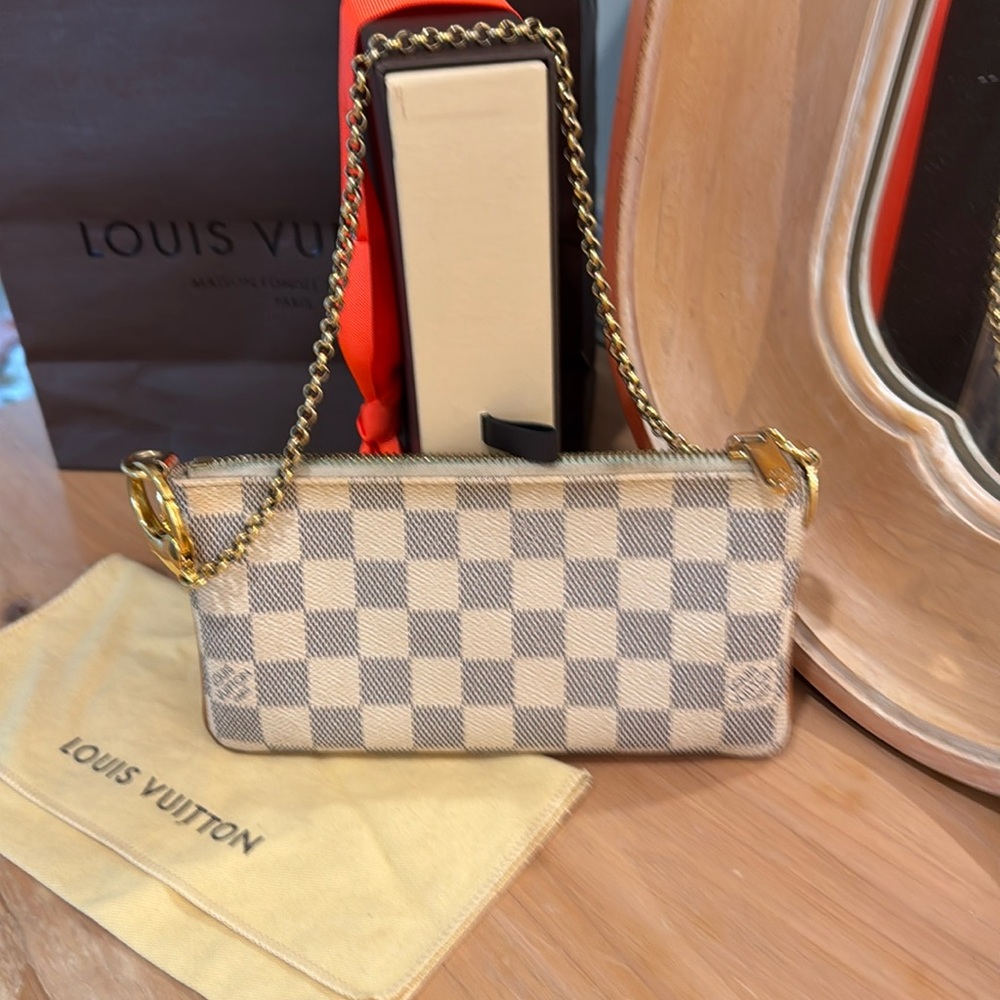 Louis Vuitton Pouchette Milla - Picture 4 of 10